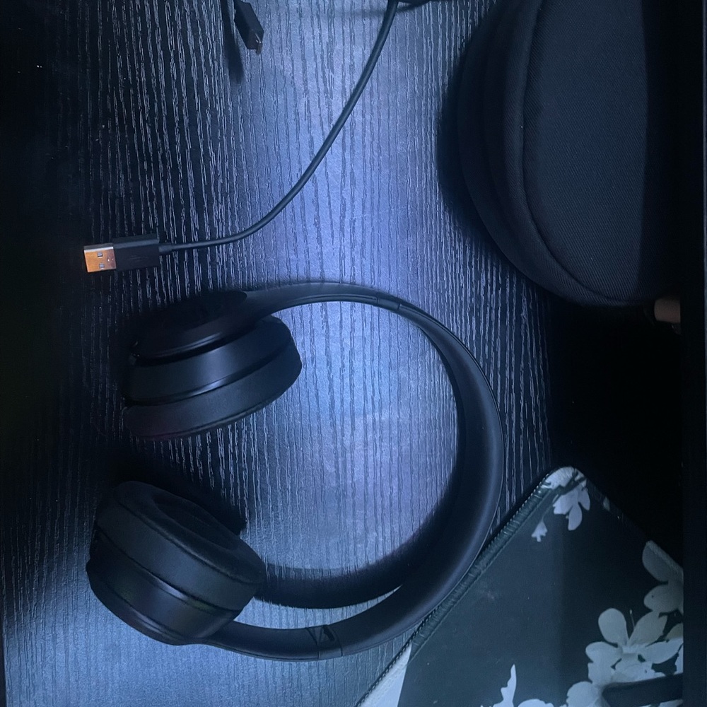 Beats Solo 3 Matte Black new